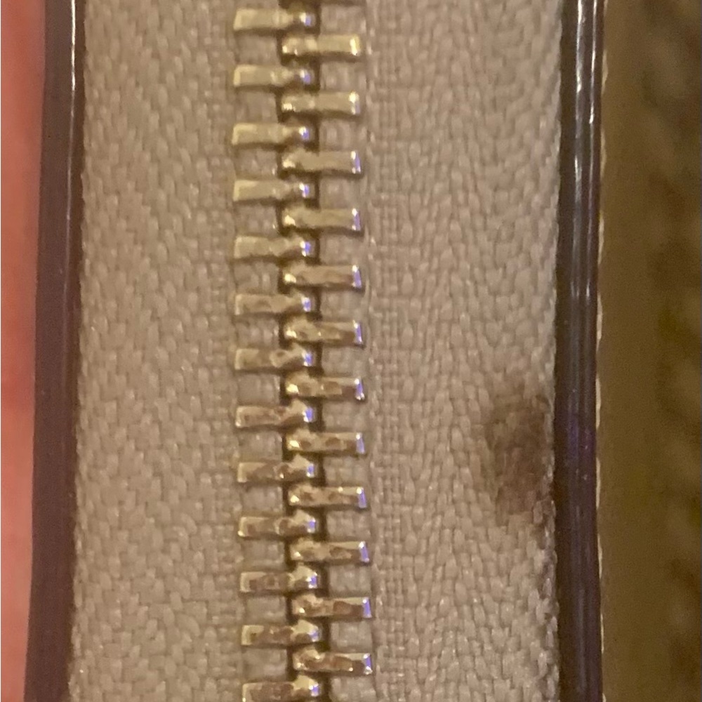 EUC Kate  Spade  gold leather wristlet.  Zipper closure - Picture 10 of 10